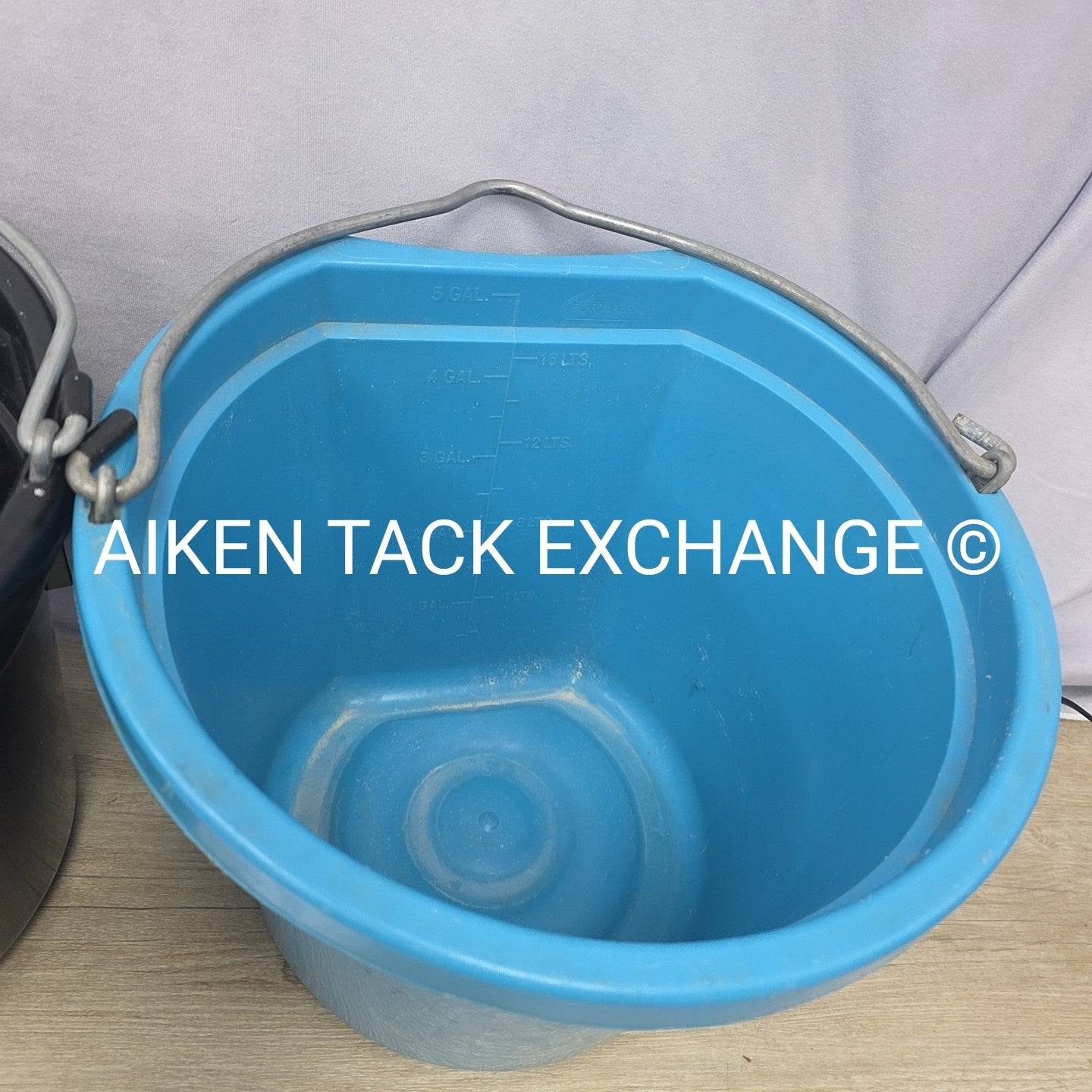 BARGAIN BUNDLE: 2 Flatback Buckets, 1 Hanging Round Tub