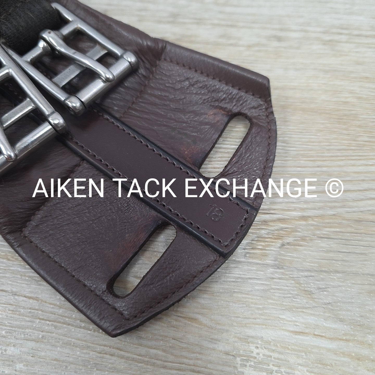 KL Select Red Barn Balance Anatomic Shoulder Relief Dressage Girth, Brown, 18"
