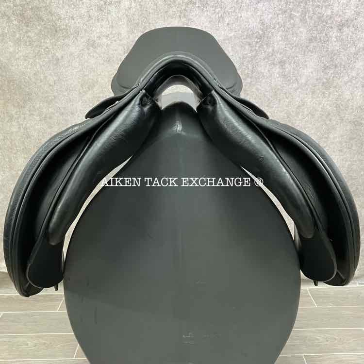 **SOLD** 2002 Amerigo DJ Close Contact Jump Saddle, 16.5" Seat, Medium Tree, Wool Flocked Panels