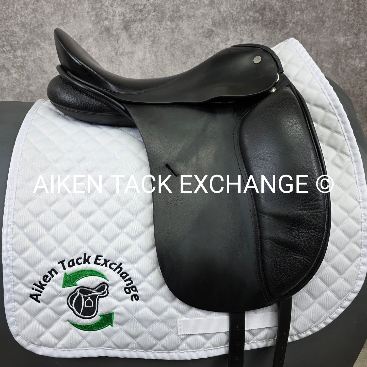 2000 Schleese JES Advanced Dressage Saddle, 17" Seat, M/MW Tree, Wool Flocked Panels
