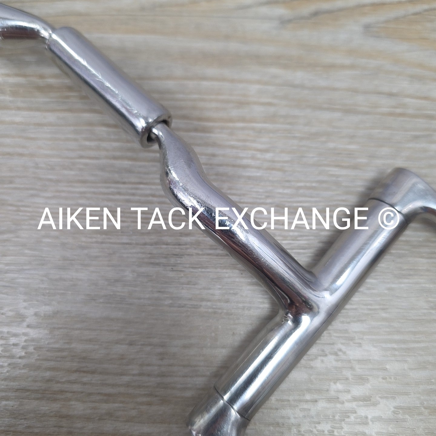 Myler Dee Ring Bit w/o Hooks Low Port Comfort Snaffle MB 04, 5.5"