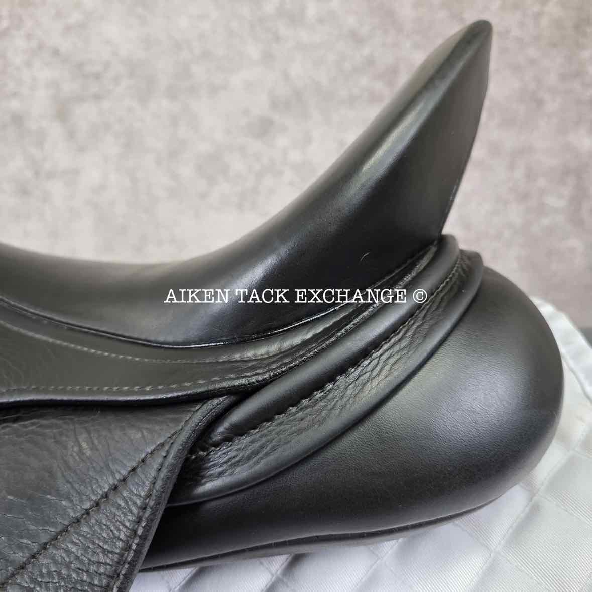 **SOLD** 2011 Schleese Triumph Dressage Saddle, 18" Seat, Adjustable AdapTree, Wool Flocked Panels