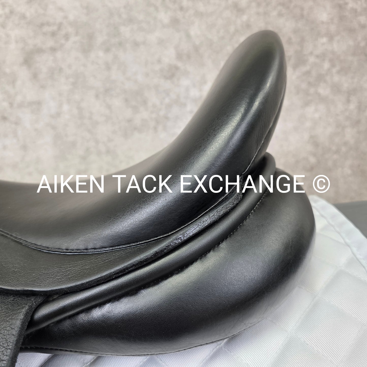 Jeremy Rudge Pace Dressage Saddle, 17.5" Seat, Medium Wide Tree, Wool Flocked Panels