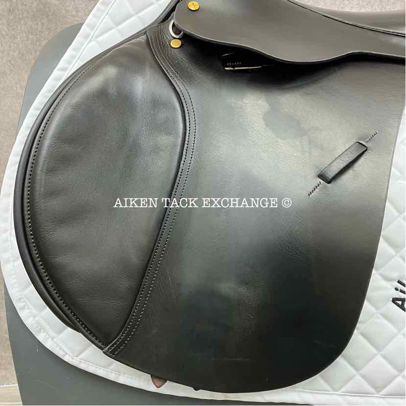**SOLD** 2002 Black Country Close Contact Jump Saddle, 17" Seat, Medium Tree, Wool Flocked Panels