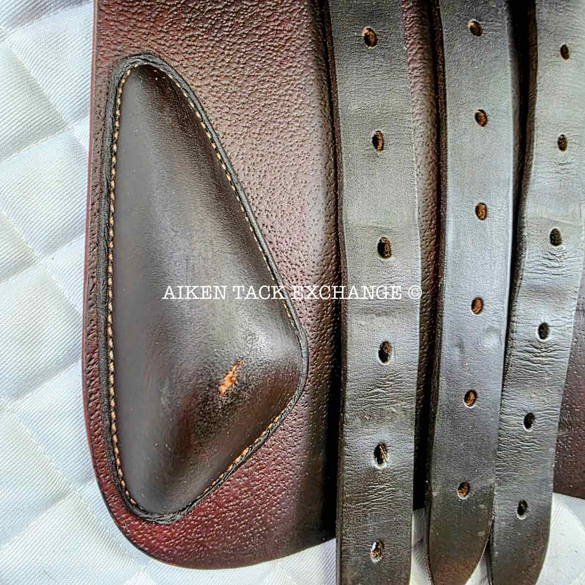 2021 Devoucoux Biarritz S Close Contact Jump Saddle, 16.5" Seat, 2A Flap, M/MW Tree, D3D Panels