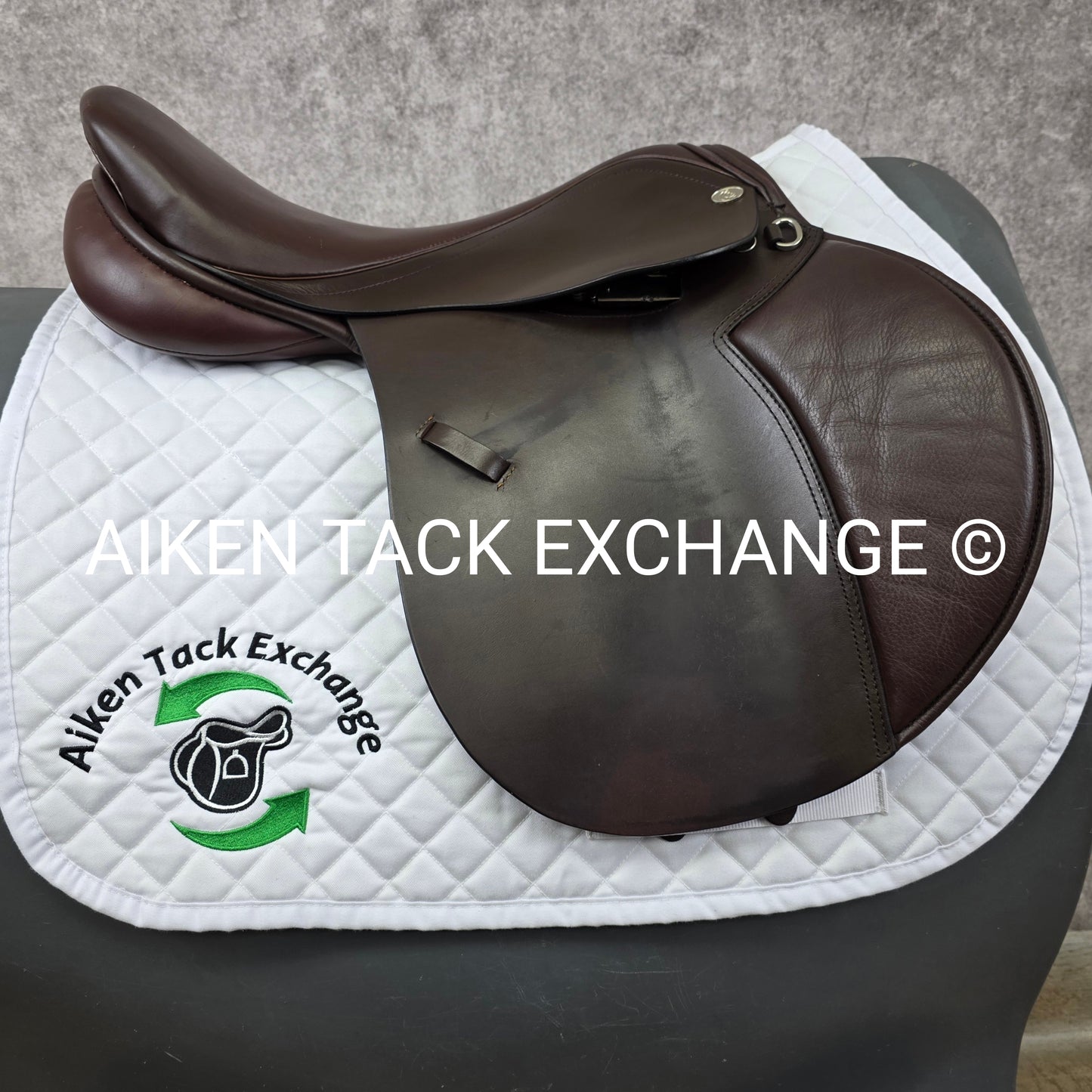**SOLD** 2010 Duett Presto Close Contact Jump Saddle, 17" Seat, XX-Wide Hoop Tree, Wool Flocked Panels