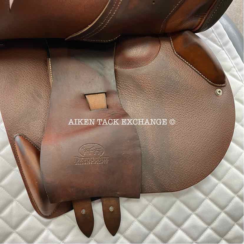 2013 Devoucoux Haurra 2 Close Contact Jump Saddle, 16.5" Seat, 0A Flap, Medium Tree, Wool Flocked Panels