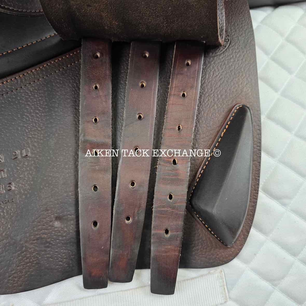 2016 CWD SE02 Close Contact Jump Saddle, 17" Seat, 2L Flap, Medium Tree, Foam Panels