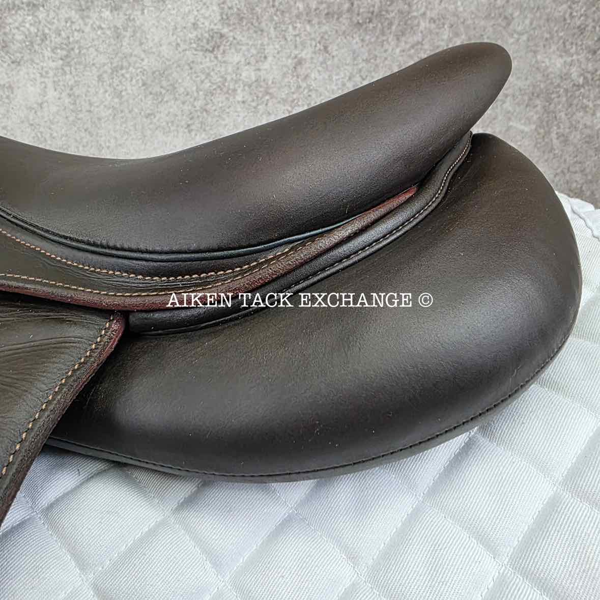 2021 Devoucoux Biarritz S Close Contact Jump Saddle, 16.5" Seat, 2A Flap, M/MW Tree, D3D Panels