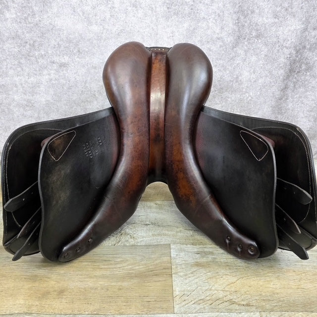 1999 Devoucoux Biarritz Close Contact Jump Saddle, 17" Seat, 3A Flap, Medium Tree, Foam Panels, Full Buffalo Leather