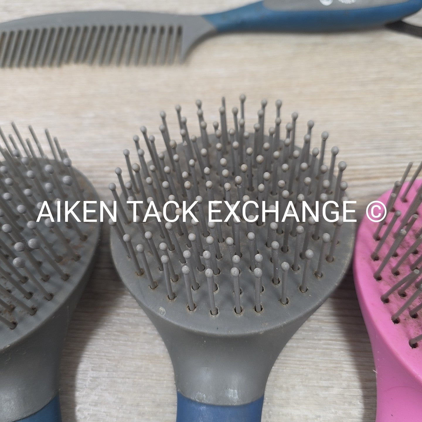 BARGAIN BUNDLE: 3 Oster Hair Brushes & 1 Oster Comb