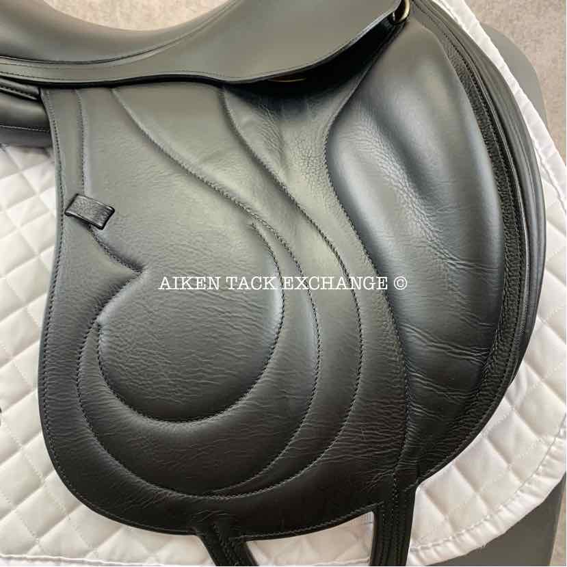 **SOLD** 2014 Antares Cadence Monoflap Dressage Saddle, 17.5" Seat, 1N Flap - Short, Medium Wide Tree, Foam Panels, Buffalo Leather