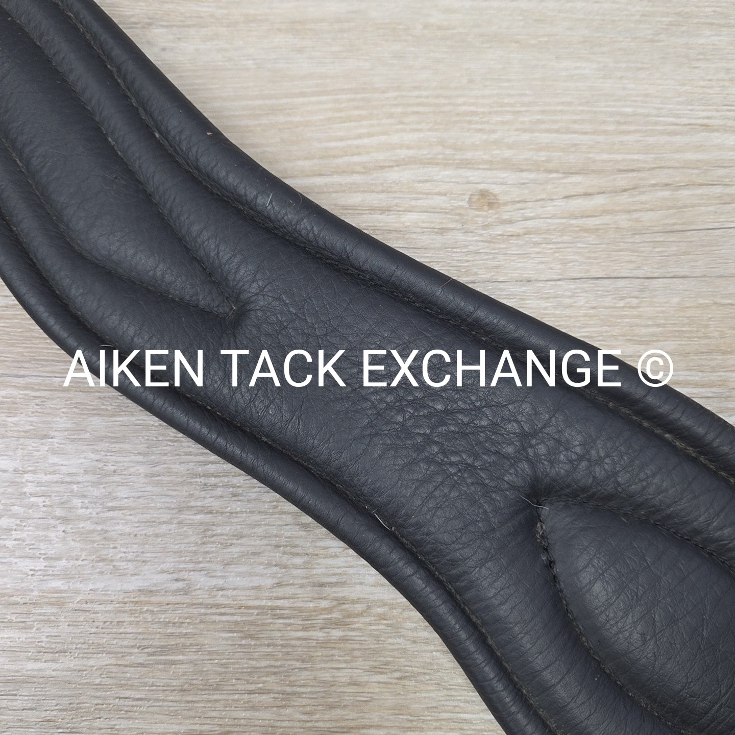 County Logic Anatomic Shoulder Relief Girth, Black, 44"