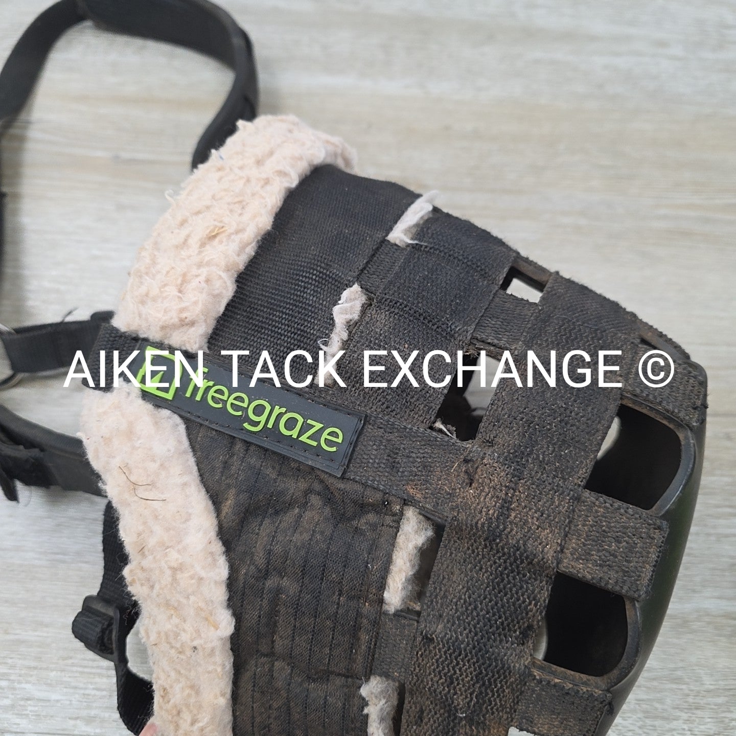 BARGAIN BUNDLE: Shires FreeGraze Deluxe Comfort Grazing Muzzle & GreenGuard Graz