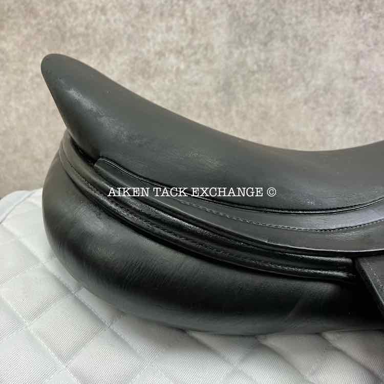 **SOLD** 2002 Amerigo DJ Close Contact Jump Saddle, 16.5" Seat, Medium Tree, Wool Flocked Panels