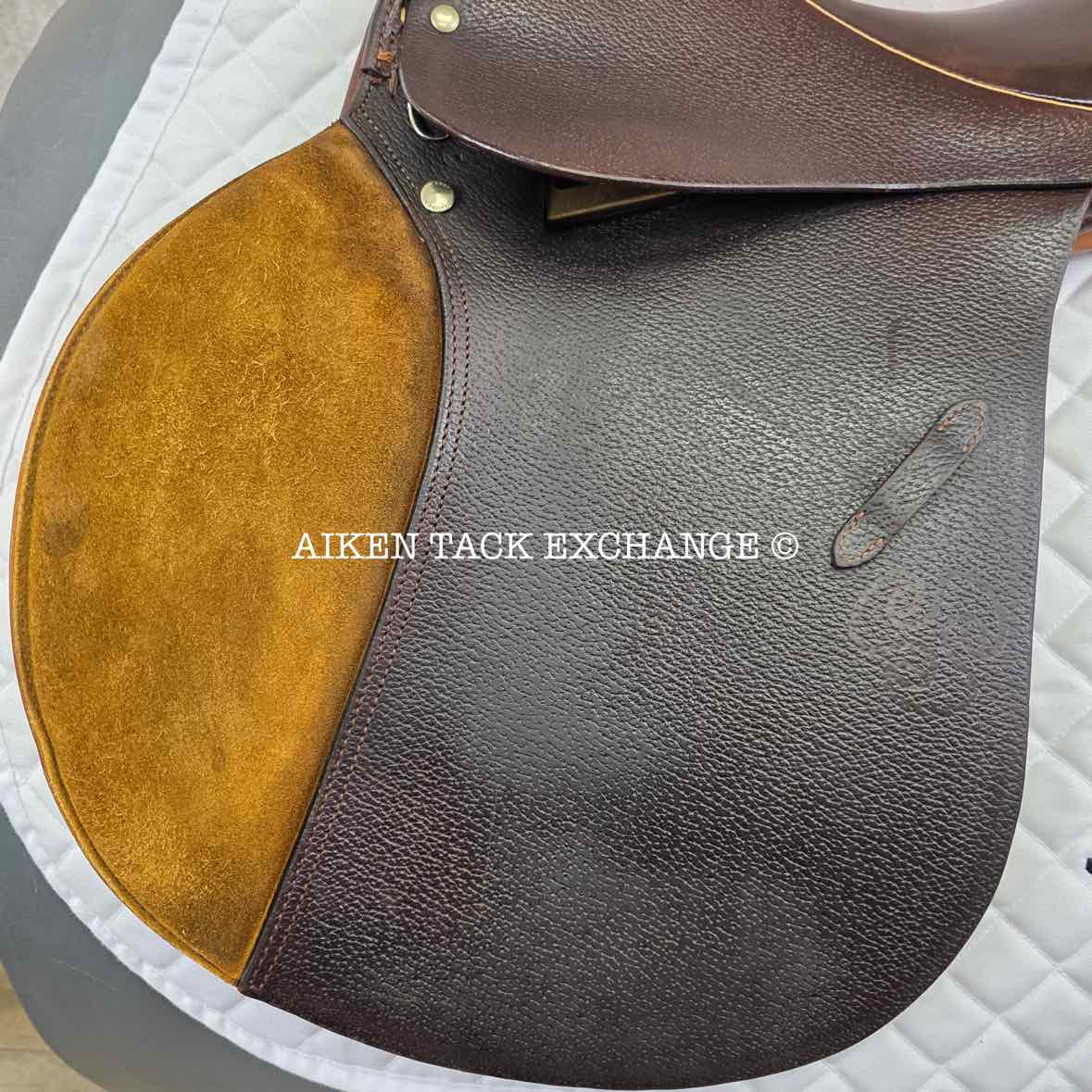 Stubben Siegfried Saddle, 17" Seat, 32cm Tree - Wide, Wool Flocked Panels