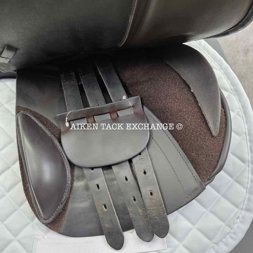 **SOLD** Duett Bravo Close Contact Jump Saddle, 17.5" Seat, 36 - Extra Wide Hoop Tree, Wool Flocked Panels