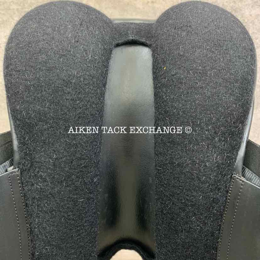 **SOLD** Master by D.Boot & L.Batchelor Dressage Saddle, 17.5" Seat, Wide Tree, Wool Flocked Serge Panels