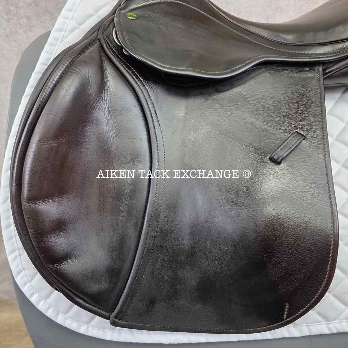 2017 County Solution Jump Saddle, 17.5" Seat, Narrow Tree, Wool Flocked Panels