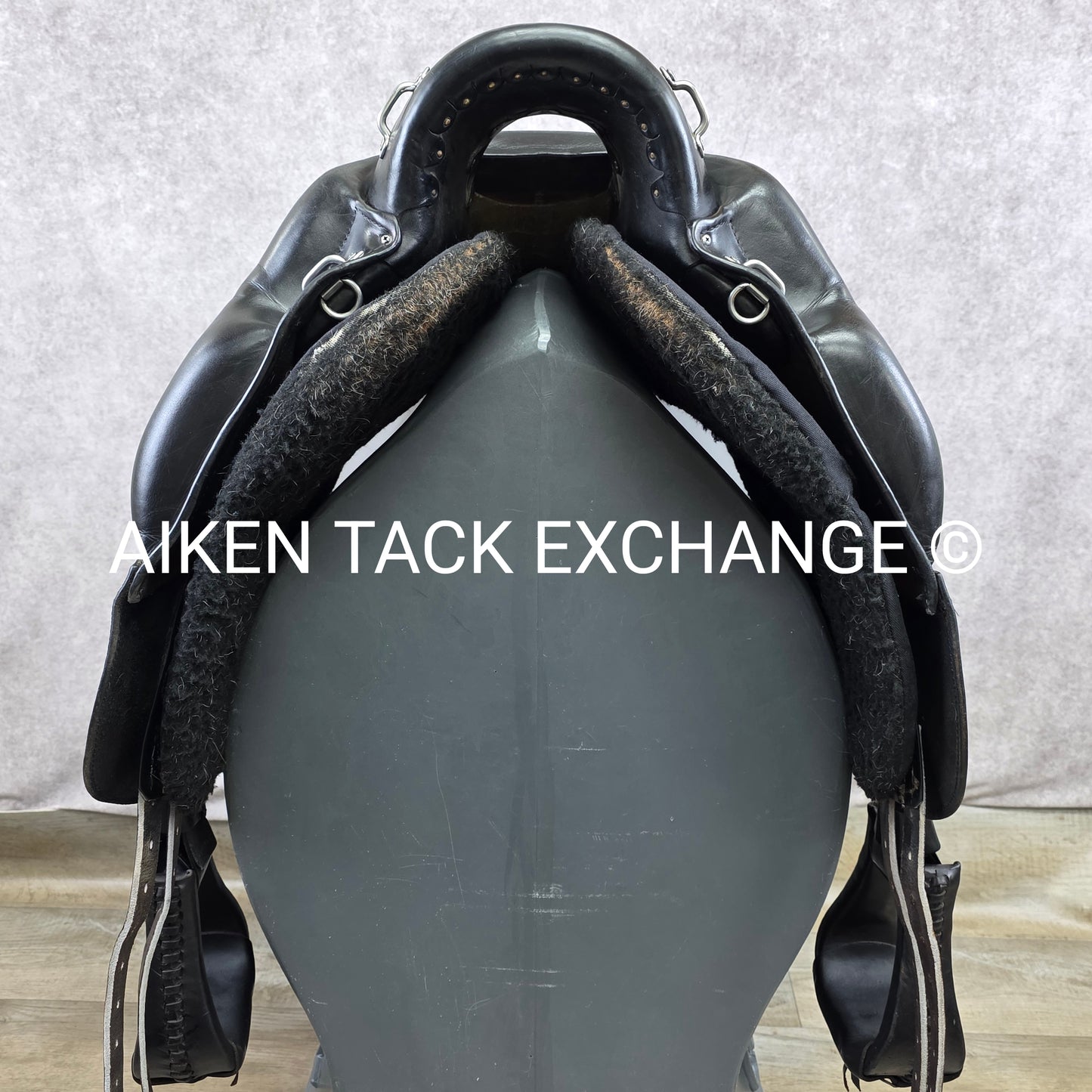Ortho-Flex Endurance Trail Saddle, 15.5" Seat, Wide Fit with Flex Panels