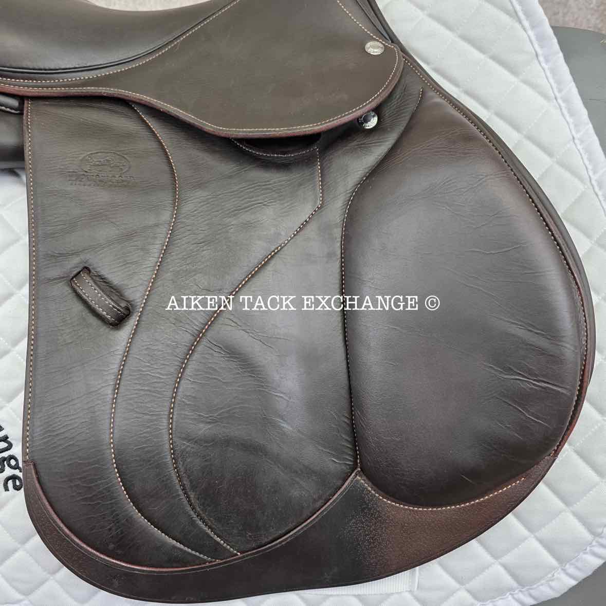 2021 Devoucoux Biarritz S Close Contact Jump Saddle, 16.5" Seat, 2A Flap, M/MW Tree, D3D Panels