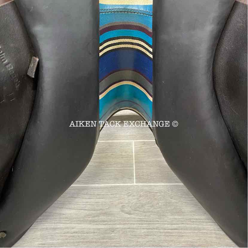 **SOLD** 2011 Voltaire Palm Beach Close Contact Jump Saddle, 17" Seat, 1 Flap, Medium Wide Tree, FIN Panels, Full Buffalo Leather