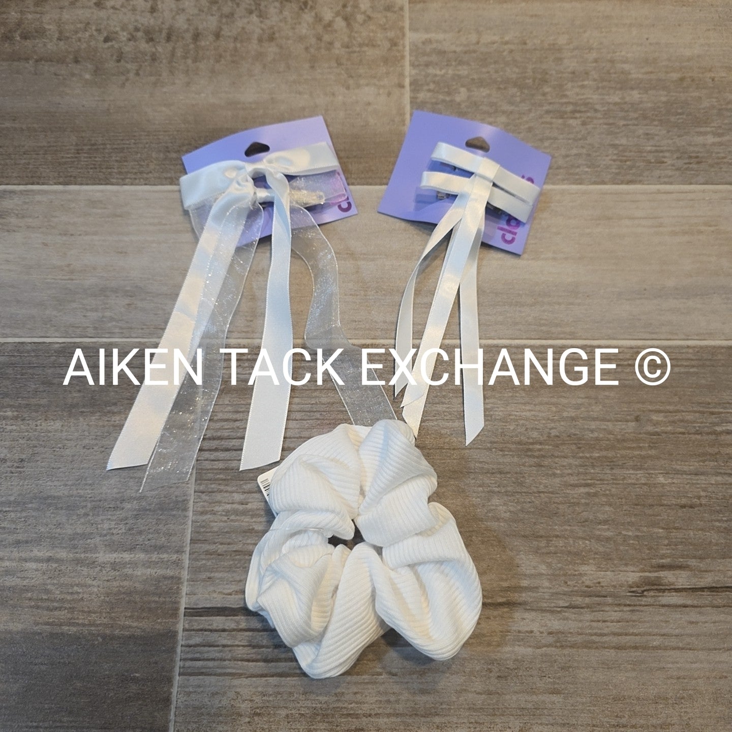 Claire's Hair Bundle - 1 Scrunchie, 4 Hair Clips