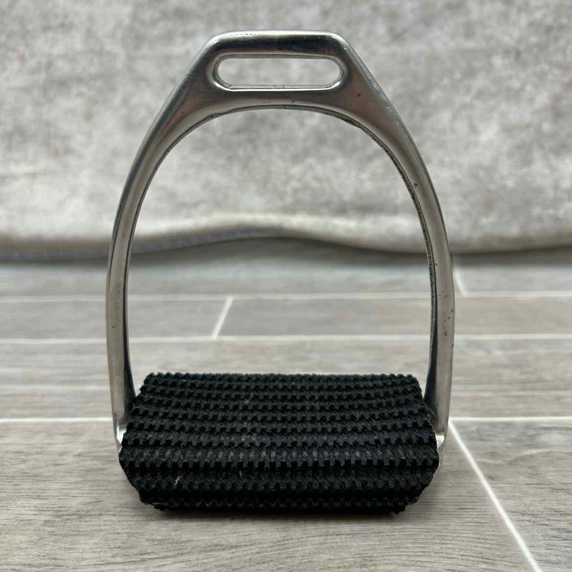 Fillis Stirrup Irons with Super Comfort Stirrup Iron Pads, 4"