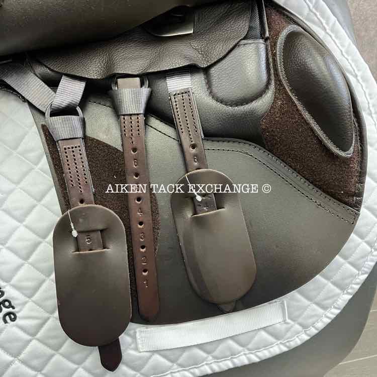 **SOLD** 2023 Kent & Masters S-Series MJJ Standard Wither Competition Jump Saddle, 17.5" Seat, Adjustable Tree - Changeable Gullet, Wool Flocked Panels