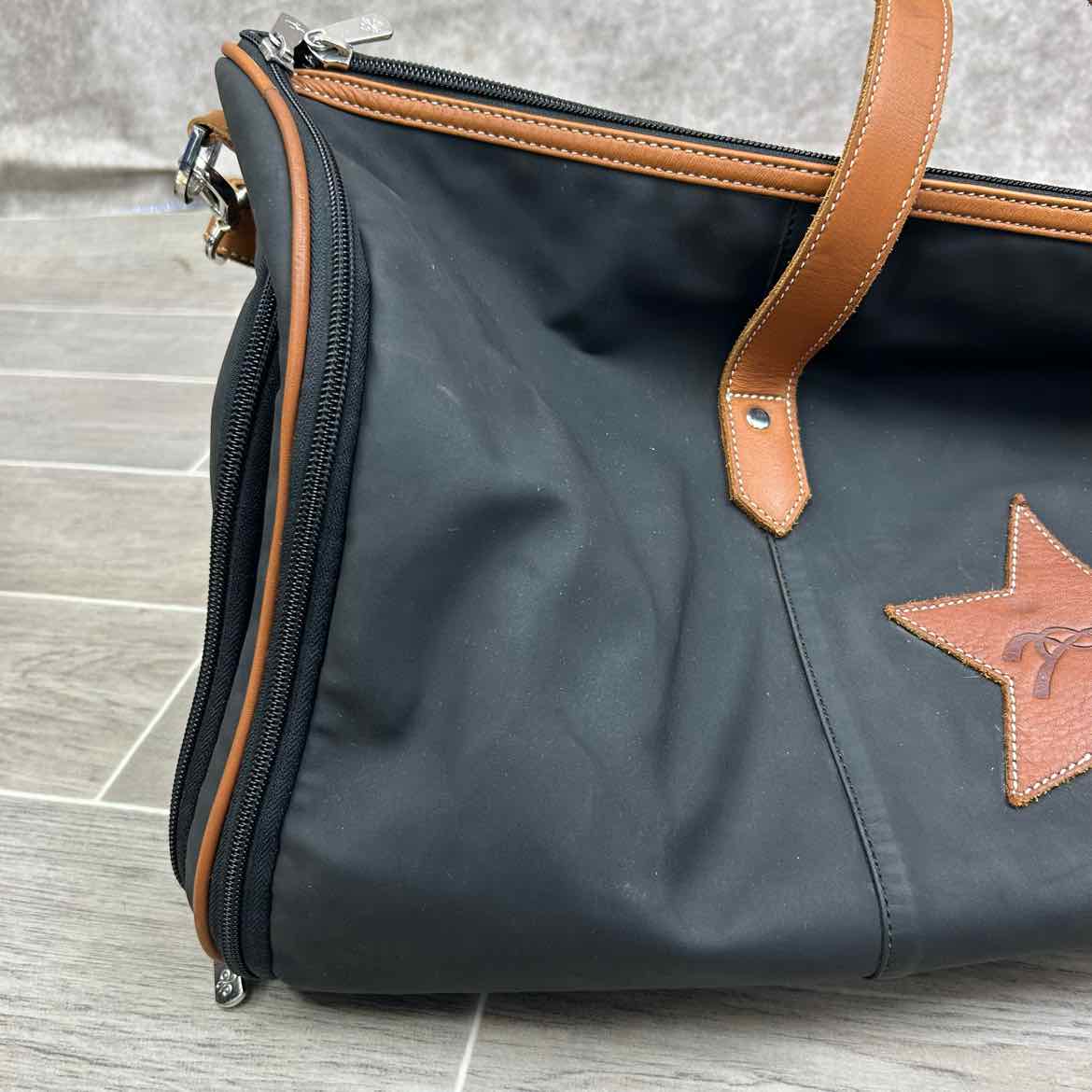 Penelope Show Travel Bag, Comes wih Dust Cover