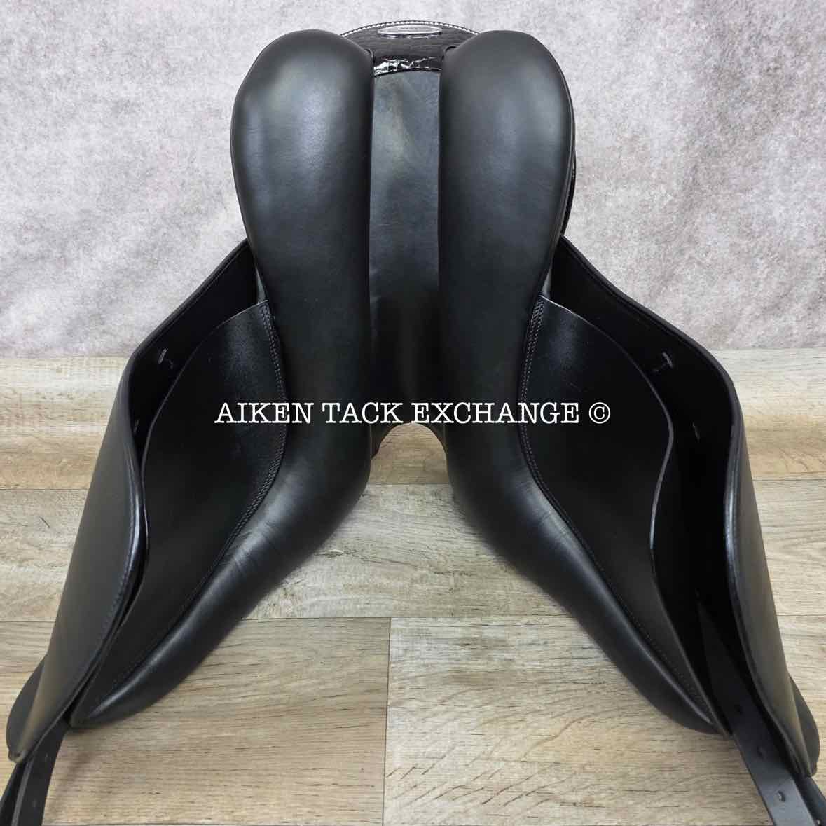 2018 Stubben Virginia Deluxe Dressage Saddle, 17.5" Seat, 29cm Tree - Medium, Wool Flocked Panels