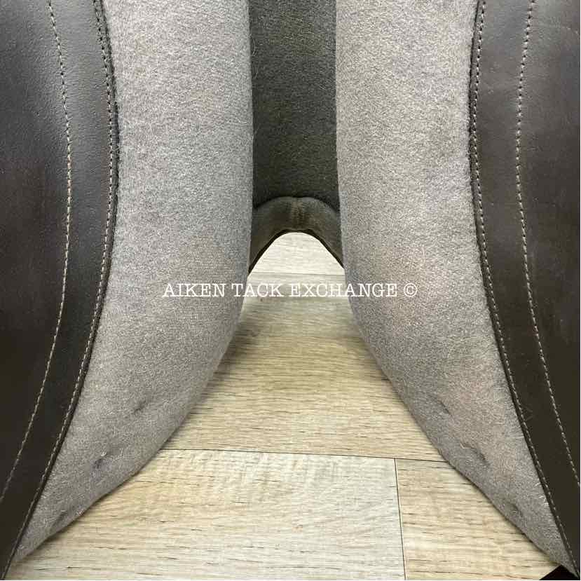 2013 Black Country Solare Jump Saddle, 17.5" Seat, Medium/Medium Wide Tree, Wool Flocked Serge Panels