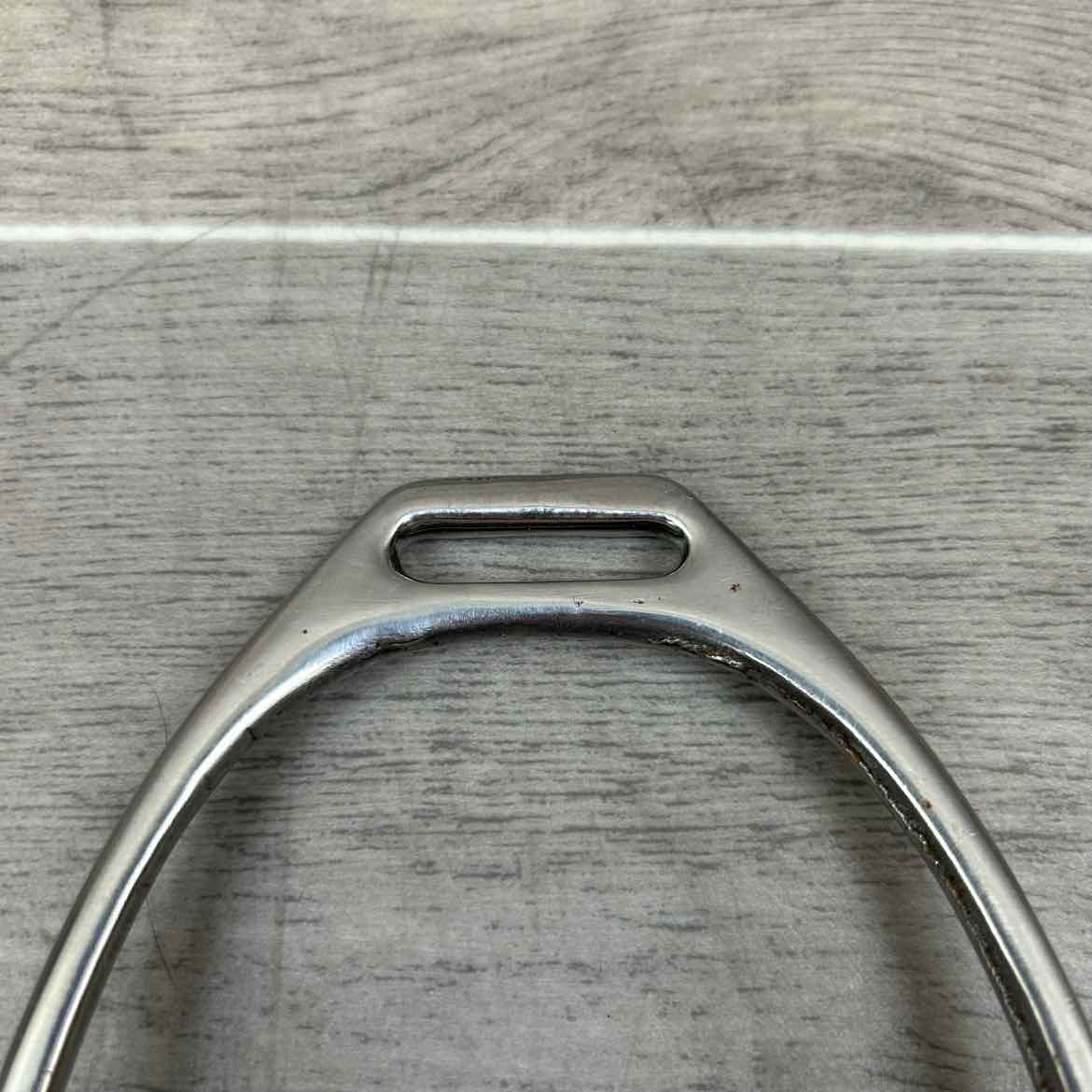 Fillis Stirrup Irons with Super Comfort Stirrup Iron Pads, 4"