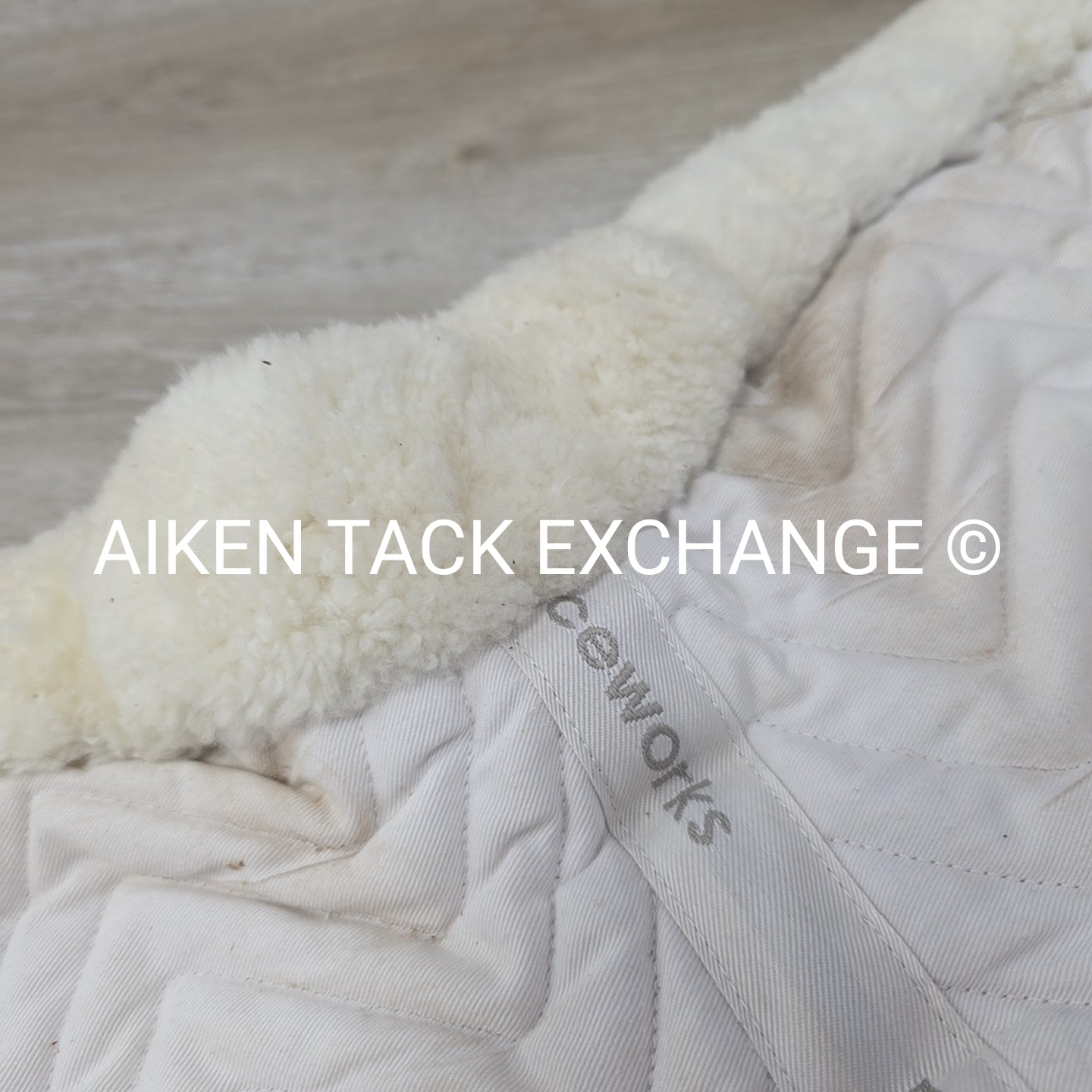 Fleeceworks Sheepskin Show Hunter Pad with Partial Trim, Size X-Large
