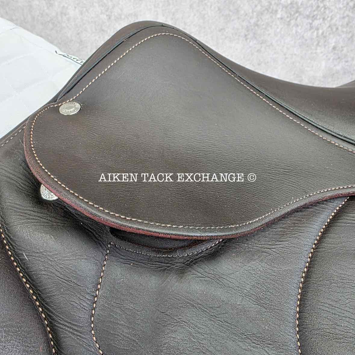 2021 Devoucoux Biarritz S Close Contact Jump Saddle, 16.5" Seat, 2A Flap, M/MW Tree, D3D Panels