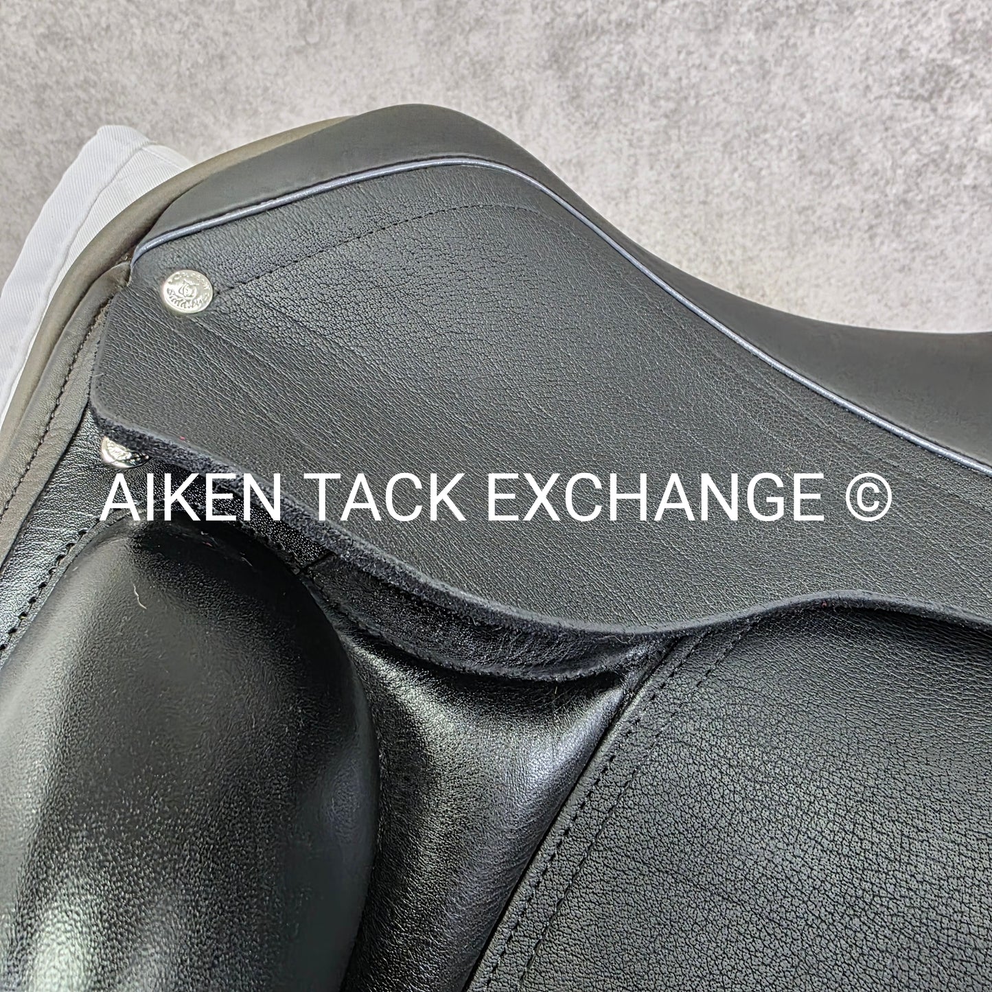 2021 Custom Saddlery Advantage R Monoflap Dressage Saddle, 18" Seat, Adjustable Tree, Wool Flocked Panels