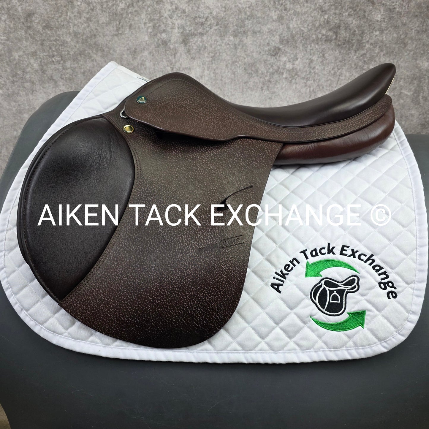 2017 Prestige Roma Jump Saddle, 18" Seat, 33 Tree - M/MW, Wool Flocked Panels