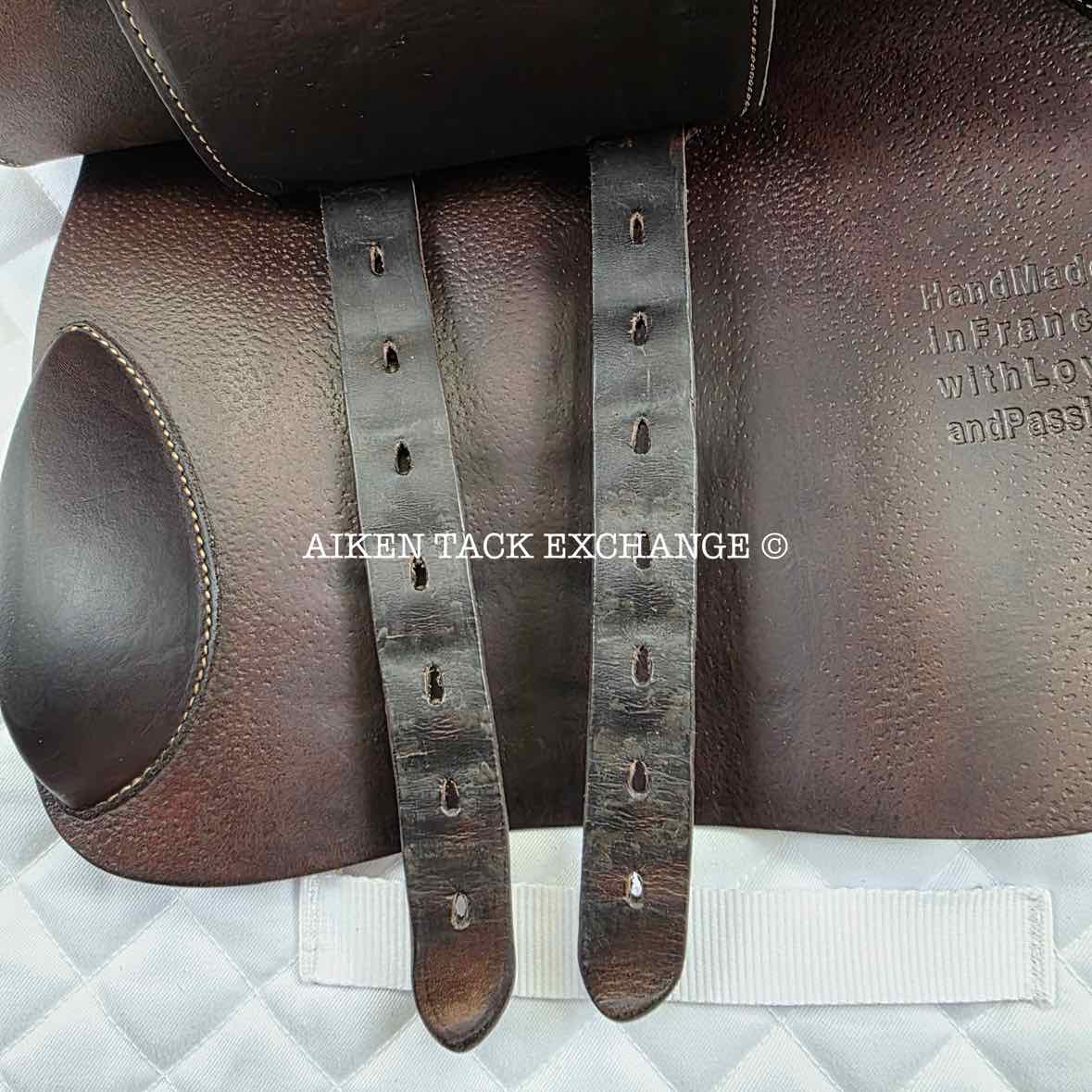 2016 Voltaire Palm Beach Close Contact Jump Saddle, 17" Seat, 2A Flap, Medium Wide Tree, PRO Panels