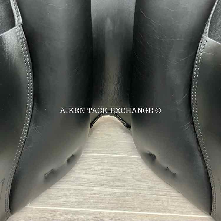 **SOLD** 2008 Stubben Genesis Dressage Saddle, 18" Seat, 28 cm Tree - Medium/Medium Narrow, Wool Flocked Panels