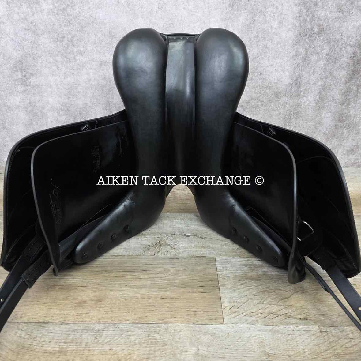 2009 Amerigo Pinerolo Classic Dressage Saddle, 17" Seat, M/MN Tree, Wool Flocked Panels