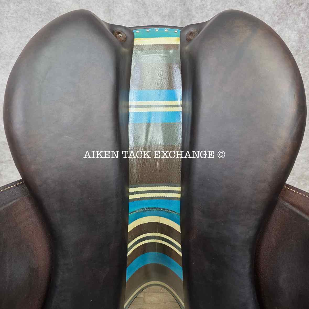 2016 Voltaire Palm Beach Close Contact Jump Saddle, 17" Seat, 2A Flap, Medium Wide Tree, PRO Panels