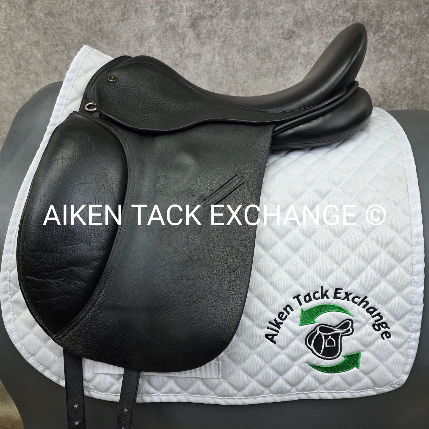Jeremy Rudge Pace Dressage Saddle, 17.5" Seat, Medium Wide Tree, Wool Flocked Panels