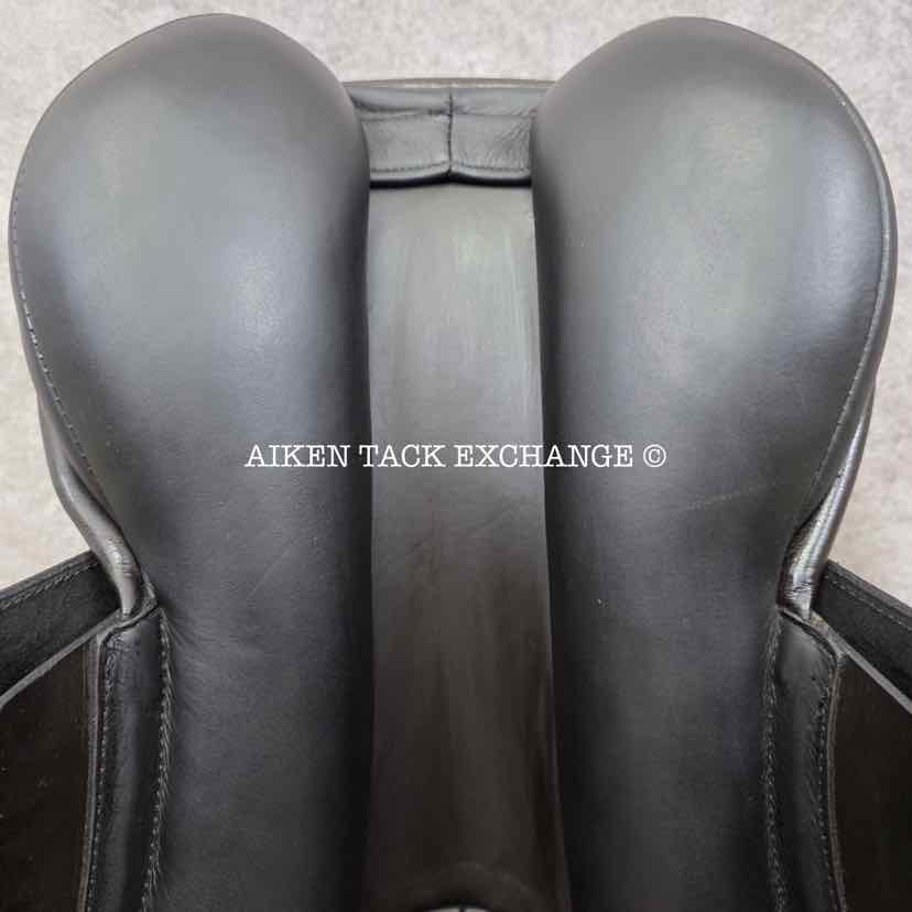 **SOLD** Duett Bravo Close Contact Jump Saddle, 17.5" Seat, 36 - Extra Wide Hoop Tree, Wool Flocked Panels