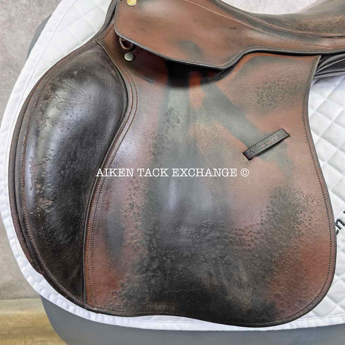 2005 County Conquest Jump Saddle, 18" Seat, Medium Tree, Wool Flocked Panels