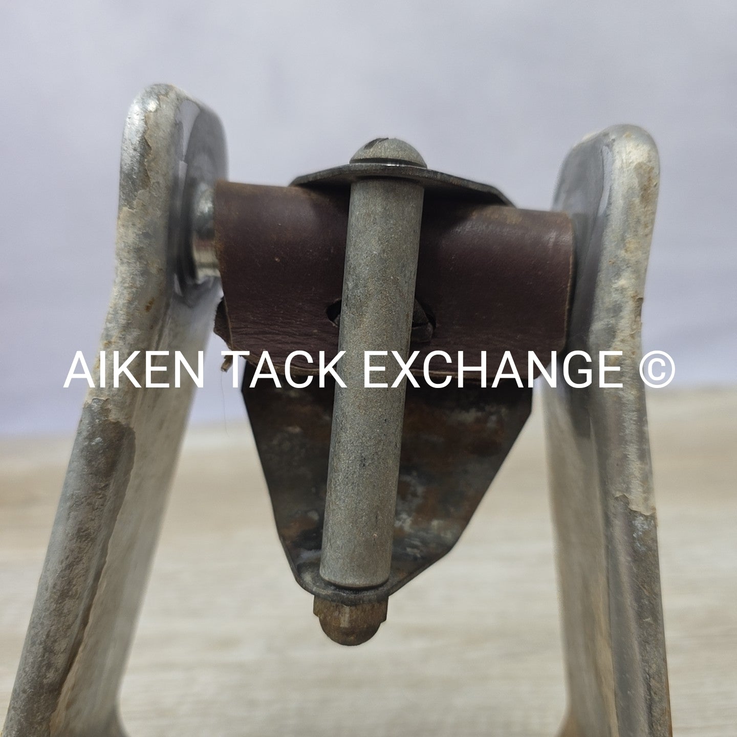 Aluminium Slanted Western Stirrups wtih EZ Knees Stirrup Turners