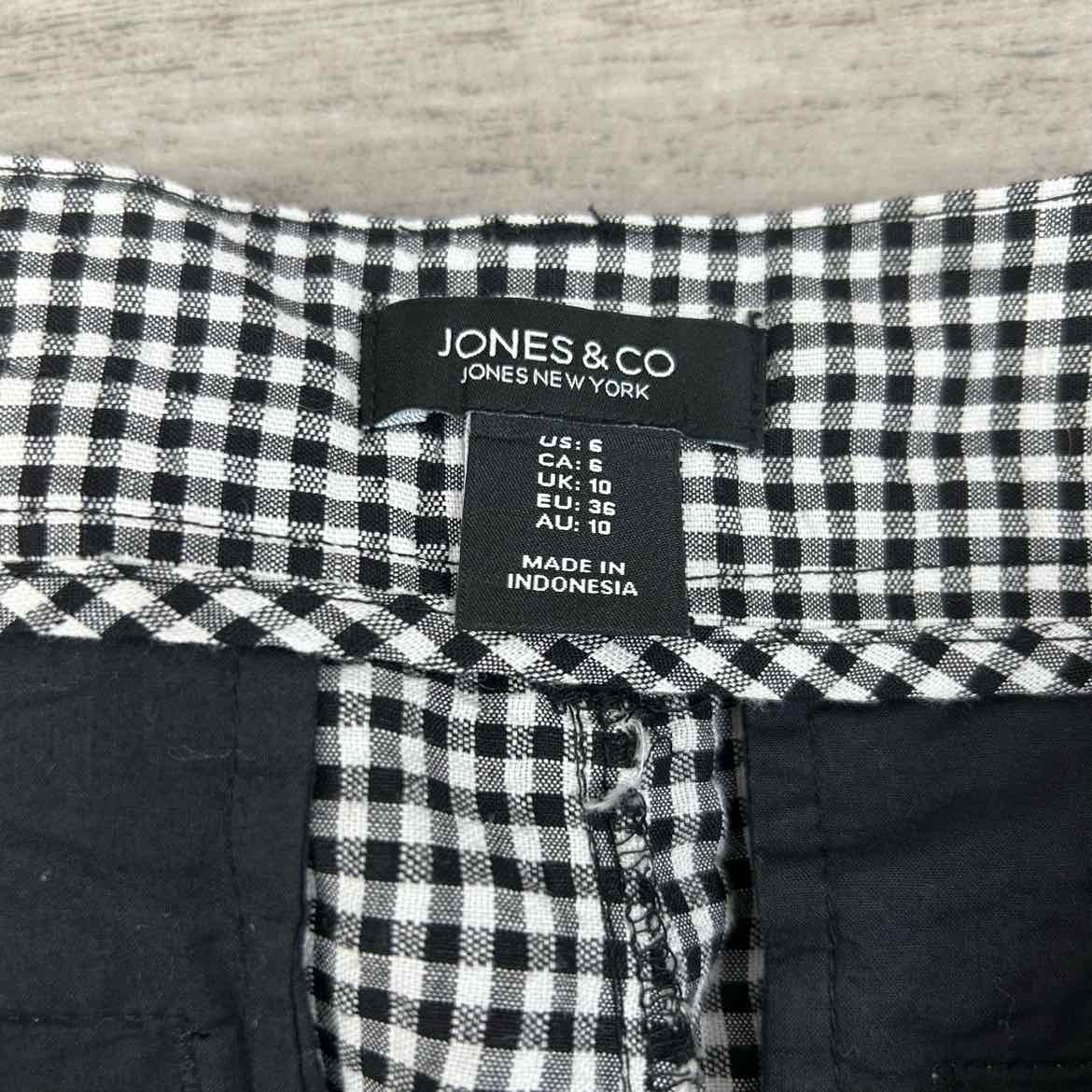 Jones & Co. Gray Houndstooth Shorts, Size 6