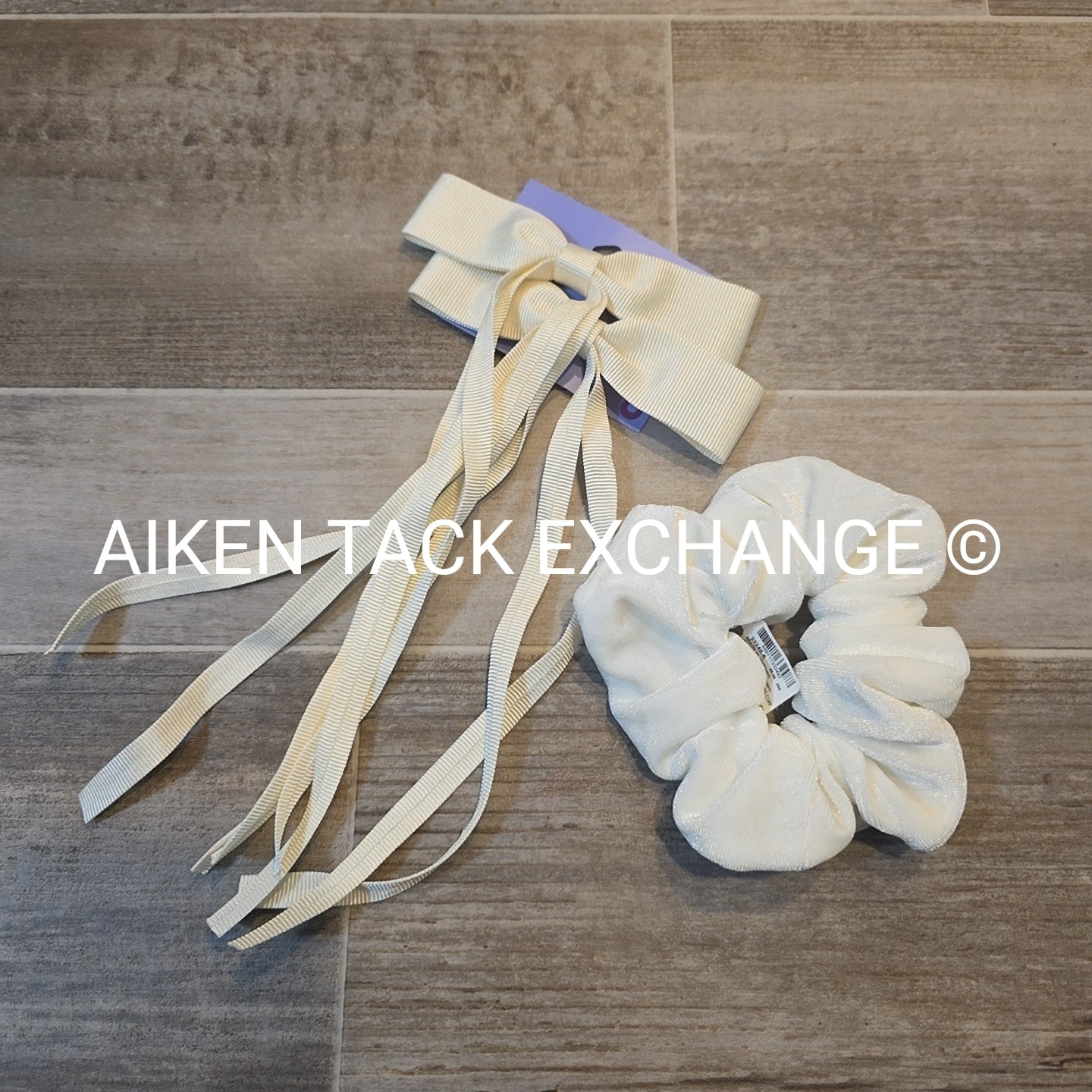 Claire's Hair Bundle - 1 Scrunchie, 2 Hair Clips