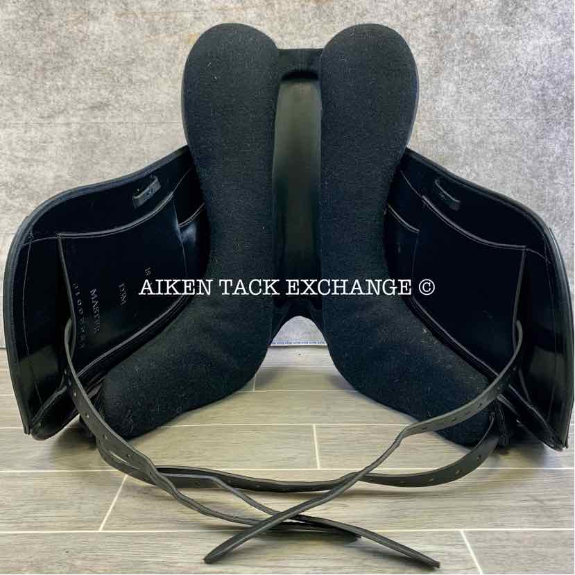 2022 Master D3-M Monoflap Dressage Saddle, 18" Seat, Medium Tree, Wool Flocked Serge Panels