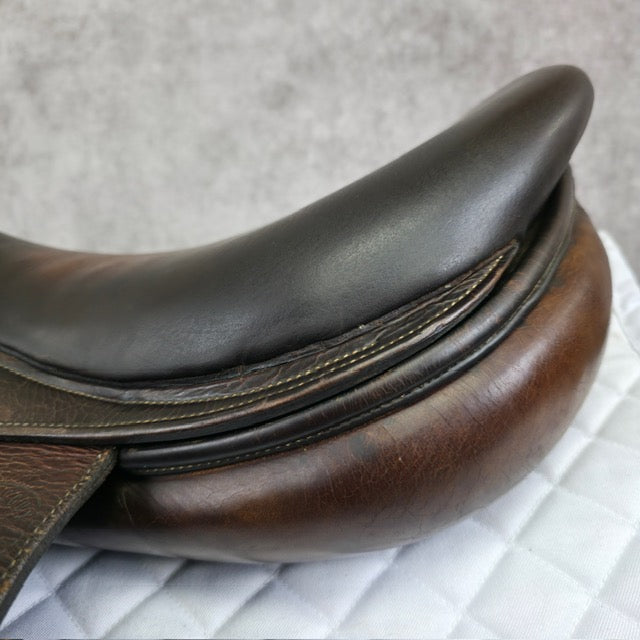 1999 Devoucoux Biarritz Close Contact Jump Saddle, 17" Seat, 3A Flap, Medium Tree, Foam Panels, Full Buffalo Leather