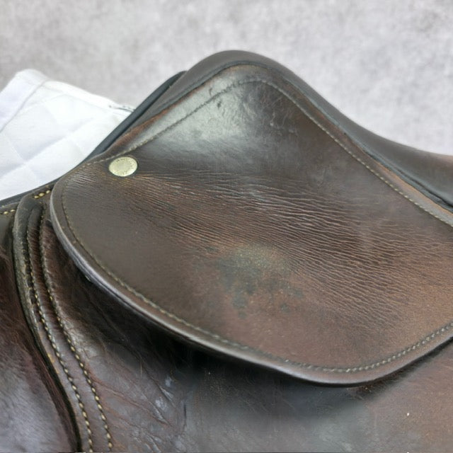 1999 Devoucoux Biarritz Close Contact Jump Saddle, 17" Seat, 3A Flap, Medium Tree, Foam Panels, Full Buffalo Leather